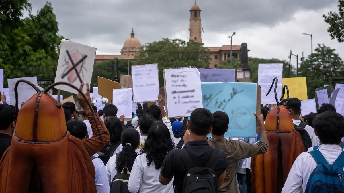 Youth protest at Jantar Mantar Delhi after Dharmendra Pradhan resignation amid CJP NEET paper leak demonstrations